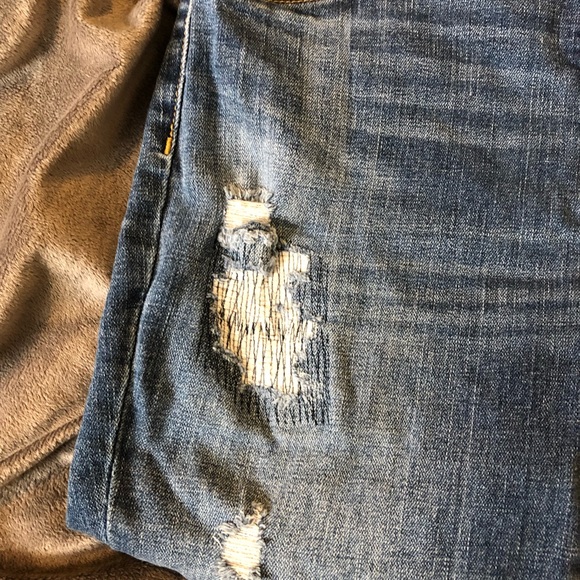 ON HOLD Lightly distressed jeans - Picture 2 of 8